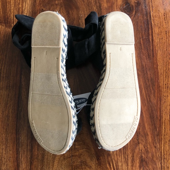 Old navy sandals - Picture 3 of 3